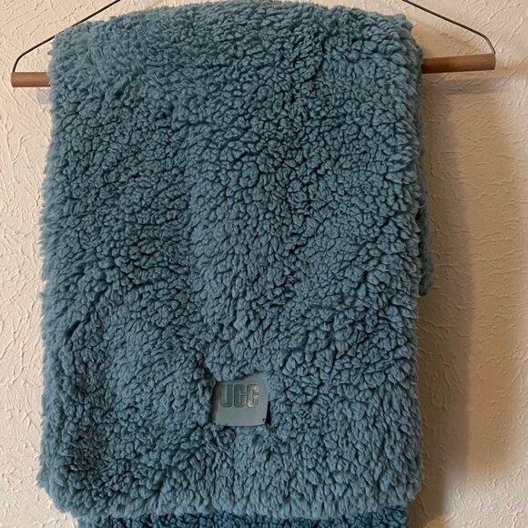 NWT UGG Sherpa Oversized Scarf, Aloe Vera, OS - Picture 2 of 3
